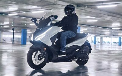 Scooter Honda Forza 125 : allie style, confort et performance