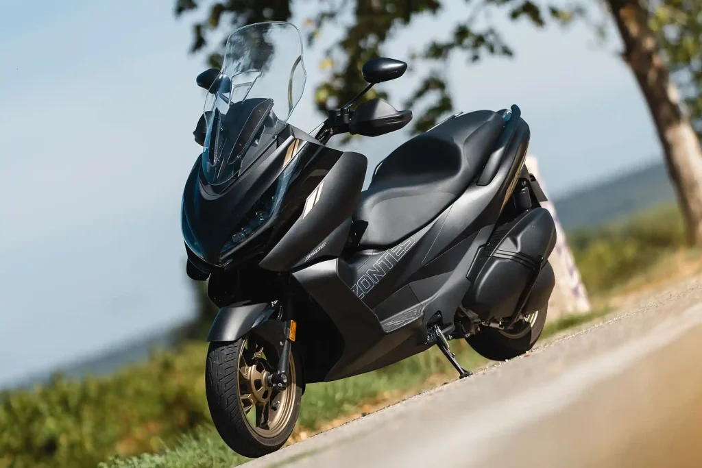 Zontes 125 E : Le scooter 125 qui change la donne Zontes 350 E Visuel21