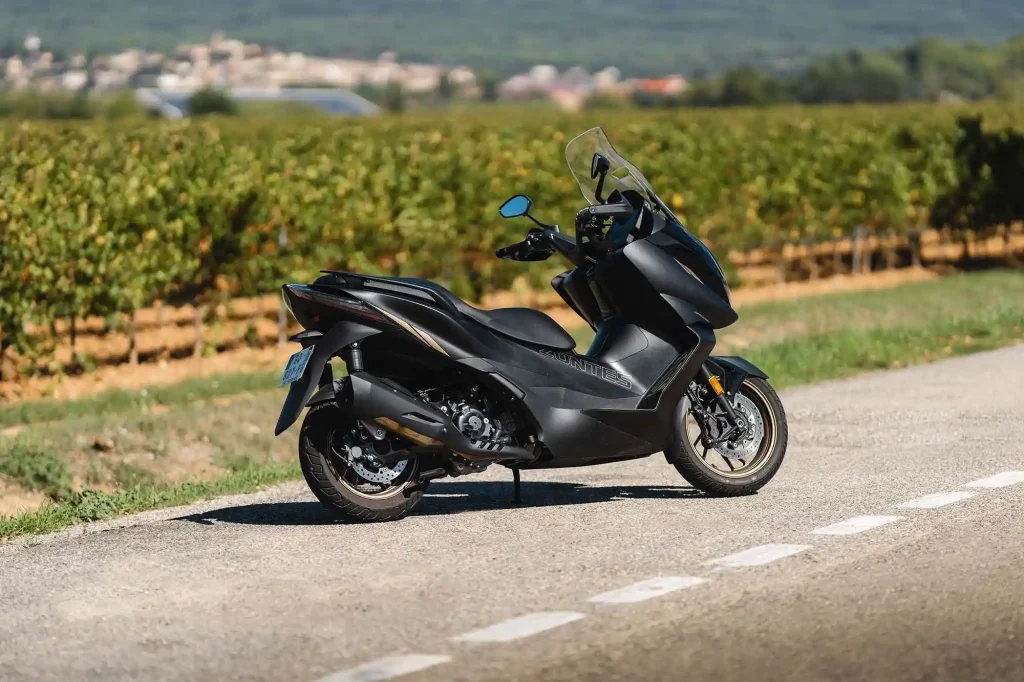 Zontes 125 E : Le scooter 125 qui change la donne zontes 125 E