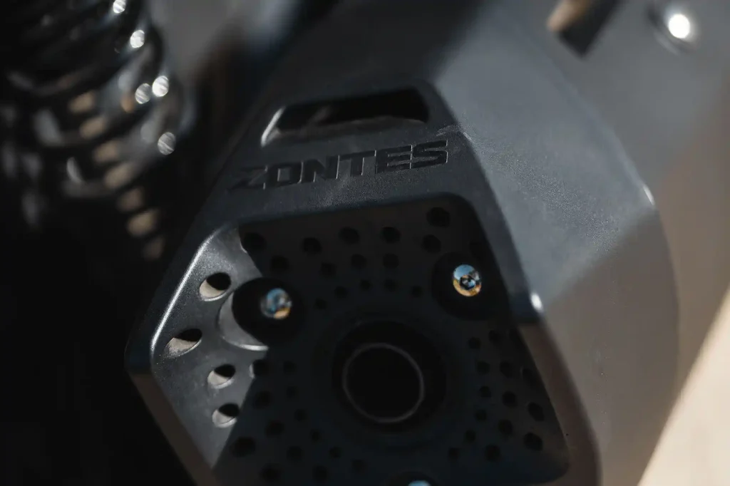 Zontes 125 E : Le scooter 125 qui change la donne suspension zontes 125 e