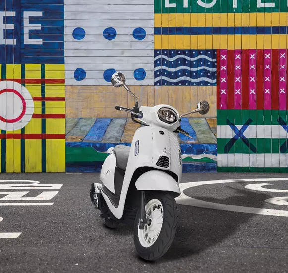 QJmotor LTR 125 : Le scooter 125 au meilleur rapport qualité/prix ! LTR 125 Lifestyle2