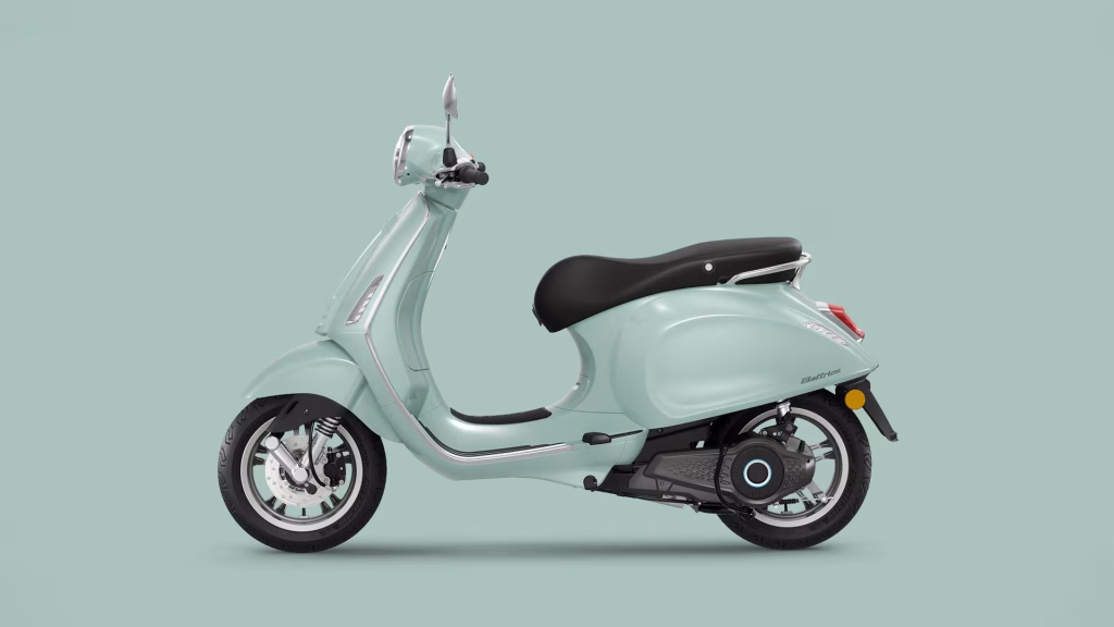 Vespa Elettrica : le scooter électrique qui fait rêver ! Vespa Primavera Elettrica 45 Verde Amabile Gallery 1920x1080 2
