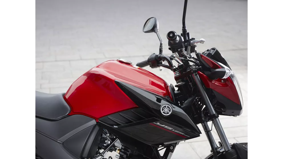 Yamaha YS 125 : La moto 125cc idéale pour débuter ? 012 637121826185133332