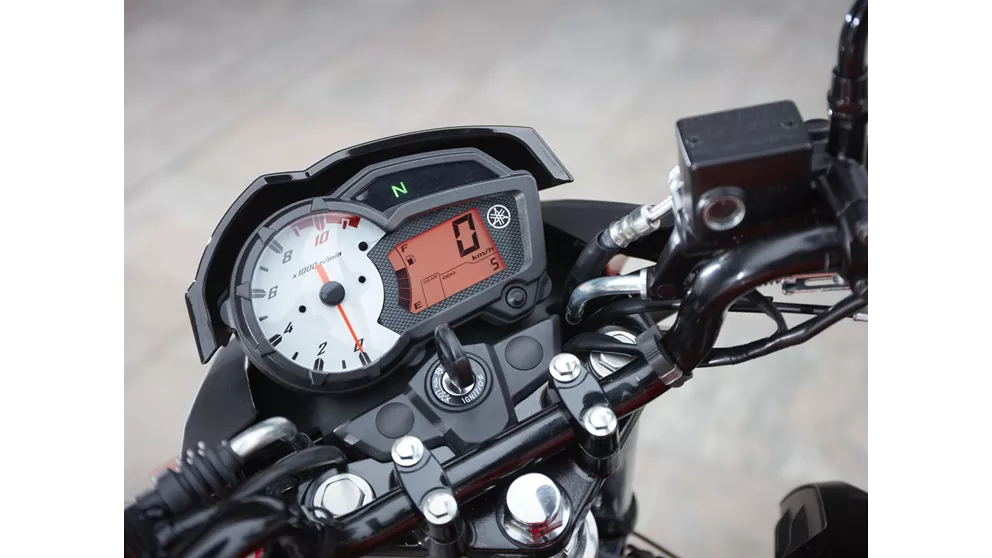 Yamaha YS 125 : La moto 125cc idéale pour débuter ? 014 637121826191433729