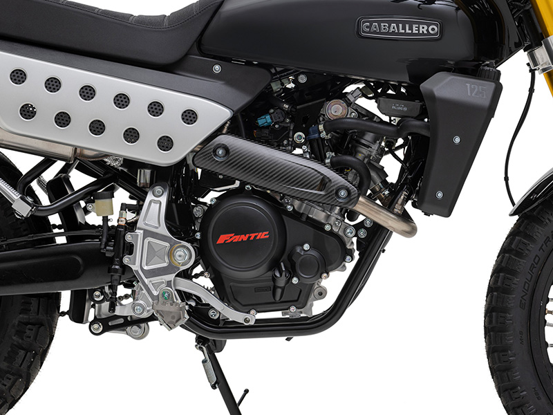 Fantic Caballero Scrambler 125 : mon test et avis complet ! 4eb1b04019ff4d6eb5a8b00c22ff945e