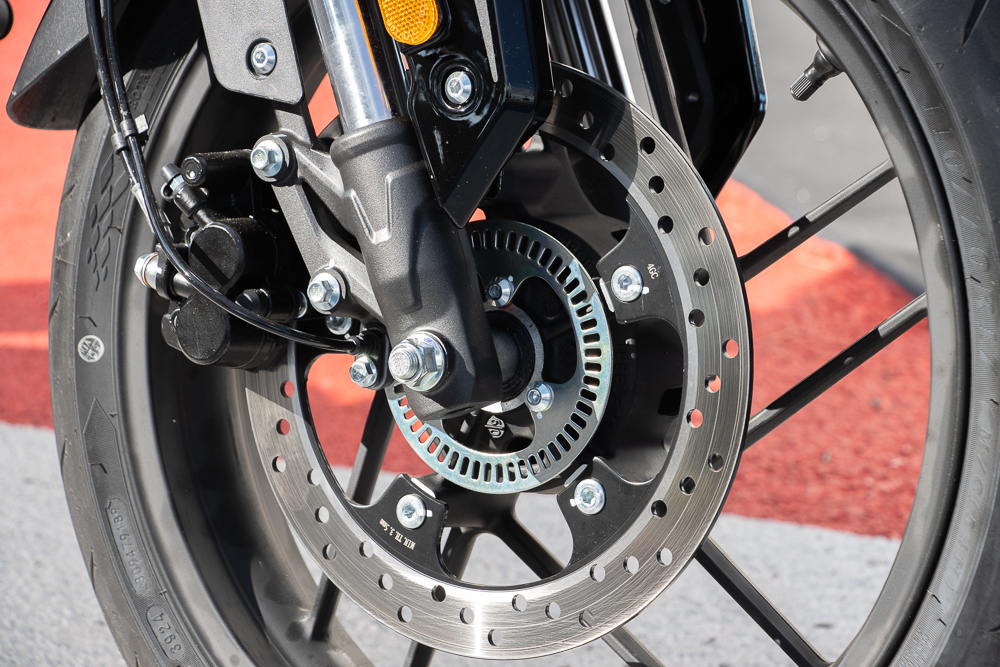 Voge 125R : Le Roadster Chinois Qui Défie les Grandes Marques VOGE 125R E5HD 6013