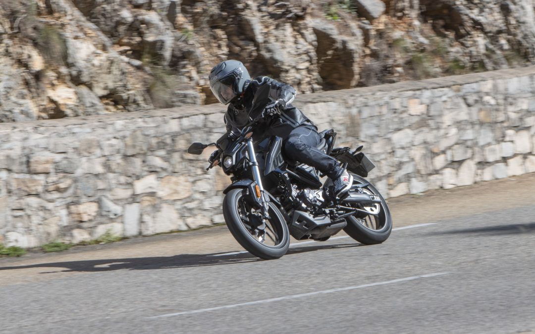 Voge 125R : Le Roadster Chinois Qui Défie les Grandes Marques