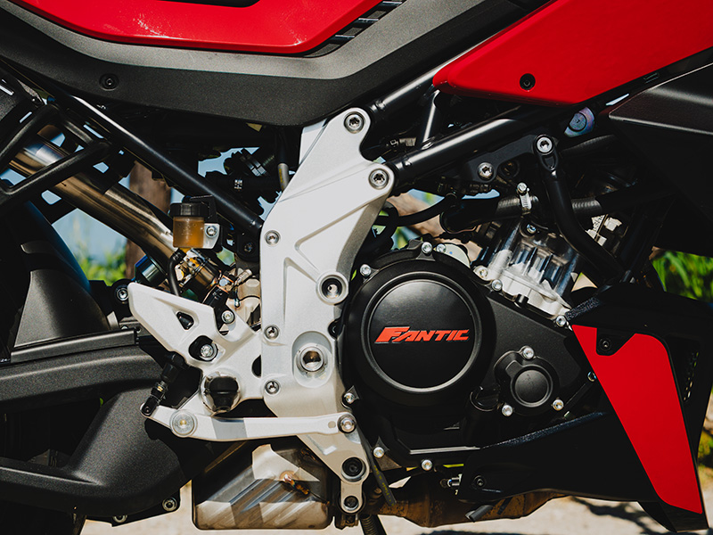 Fantic Stealth 125 : la 125cc au look ravageur qui envoie du lourd a177c77c1a2c4bff93f9db6a702c8384