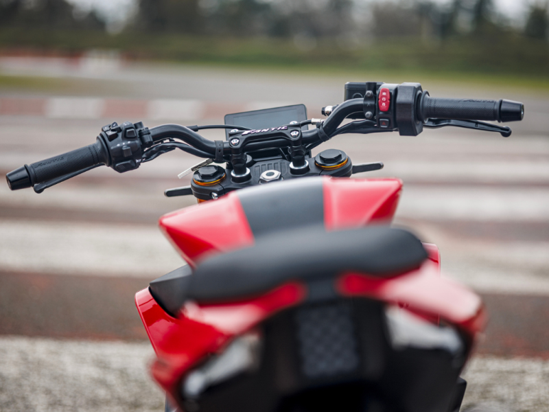 Fantic Stealth 125 : la 125cc au look ravageur qui envoie du lourd c57149afa0954b15a596e88c2e6ee4f8