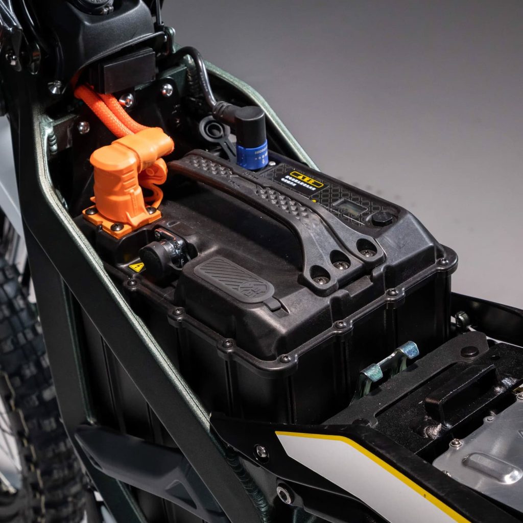 Sur-Ron Ultra Bee 2025 : Test, Prix & Avis Complet sur ron ultra bee batterie gros plan