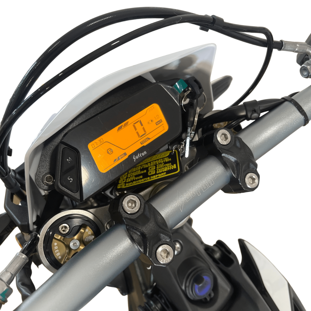 Sur-Ron Ultra Bee 2025 : Test, Prix & Avis Complet sur ron ultra bee compteur