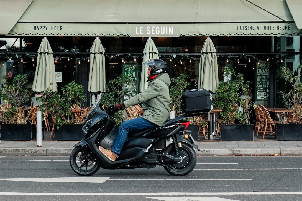 Pink Blast : Test complet du scooter électrique 125 français pink blast situation paris boulogne