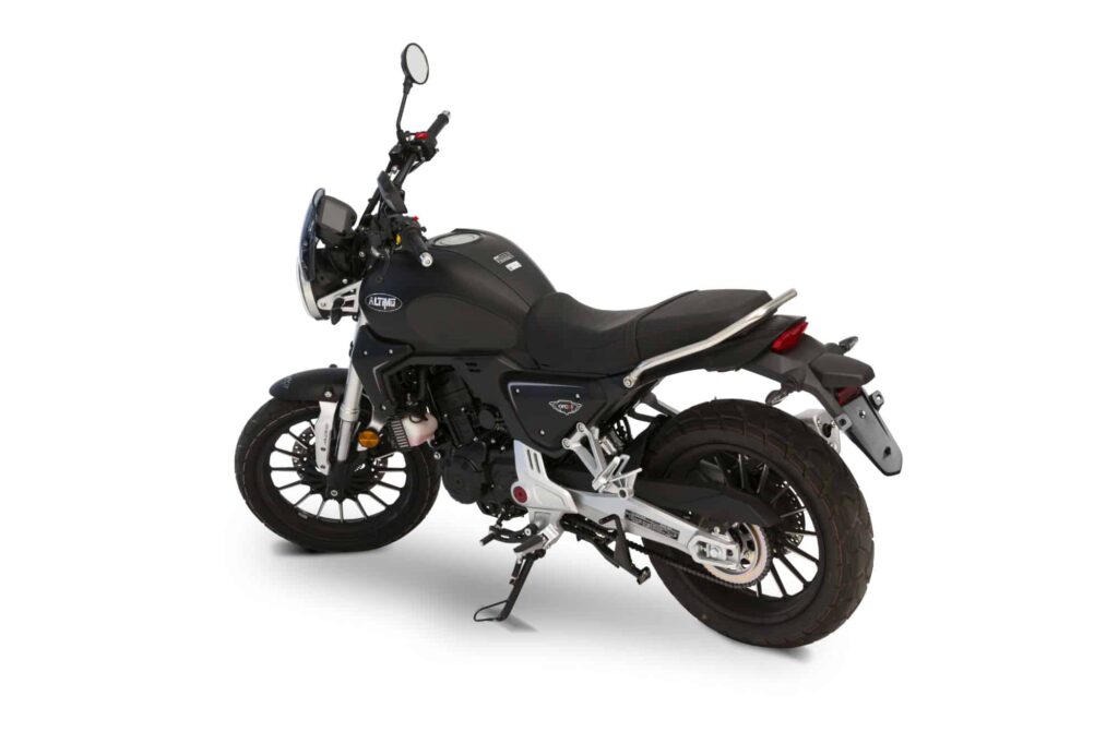 Orcal Altimo 125 : la moto 125 qui joue dans la cour des grandes orcal altimo noir 13