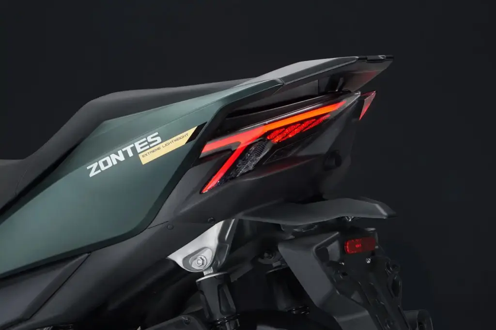 Zontes 125X : Avis, Prix et Essai du Scooter 125 Ultra-Léger Zontes 125 X Visuel 11