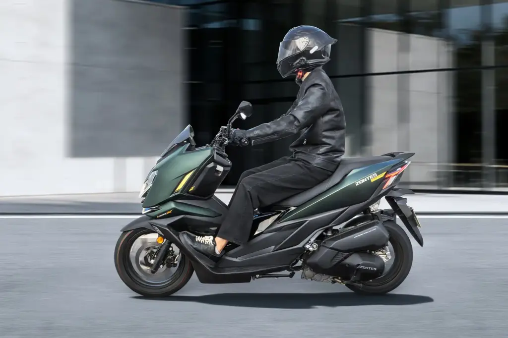 Zontes 125X : Avis, Prix et Essai du Scooter 125 Ultra-Léger Zontes 125 X Visuel 3