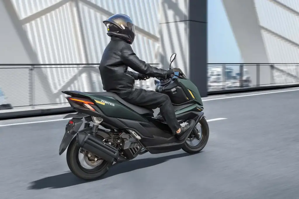 Zontes 125X : Avis, Prix et Essai du Scooter 125 Ultra-Léger Zontes 125 X Visuel 5